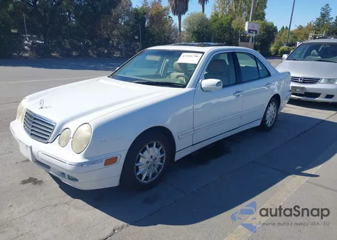 2000 Mercedes-Benz E 320 z USA, uszkodzony, nr VIN WDBJF65J3YB126763